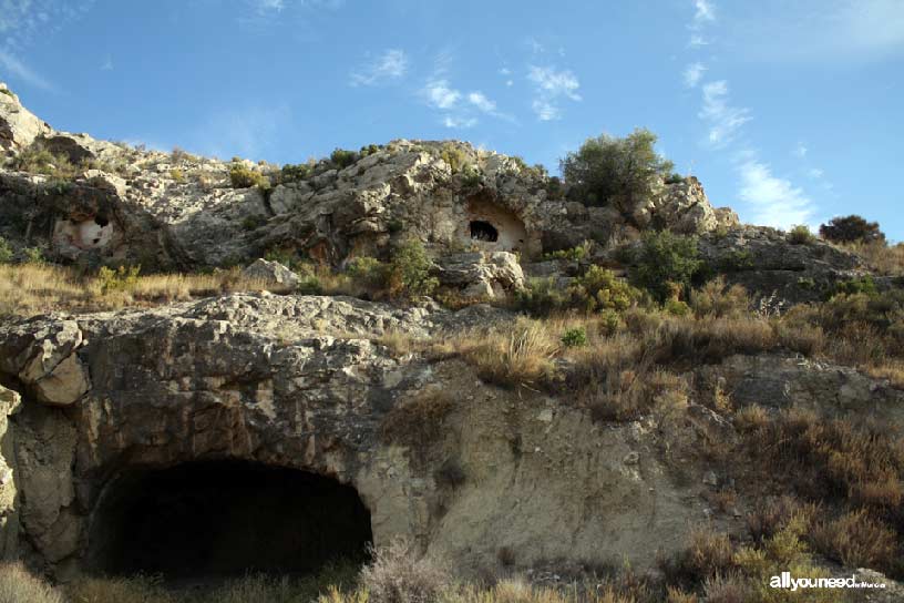 Cabezo del Tío Pío, poblado íbero. Cuevas