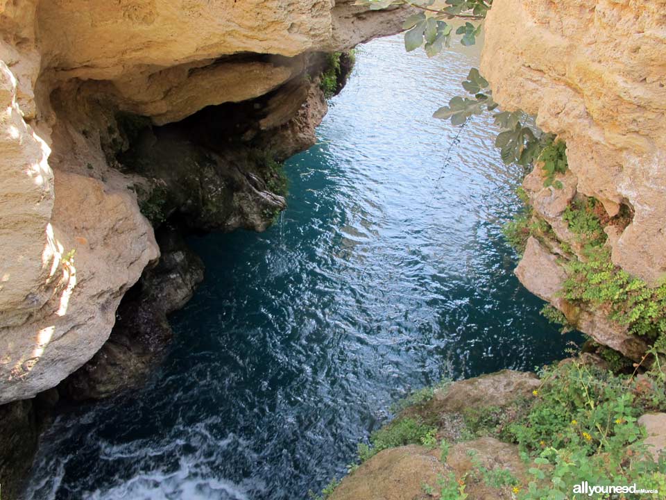 Nacimiento del río Mula y Salto del Usero. Espacio natural situado en Bullas