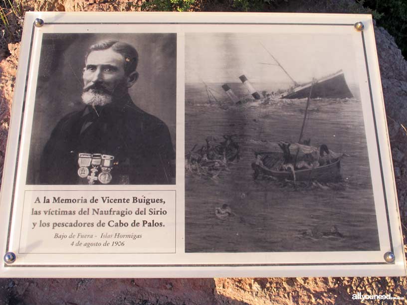 Faro de Cabo de Palos. Placa conmemorativa del naufragio del Sirio. Vicente Buigues