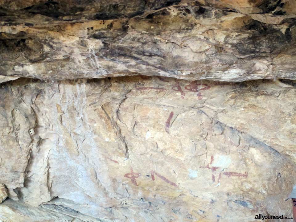 Los Abrigos del Pozo. Cueva de los Monigotes