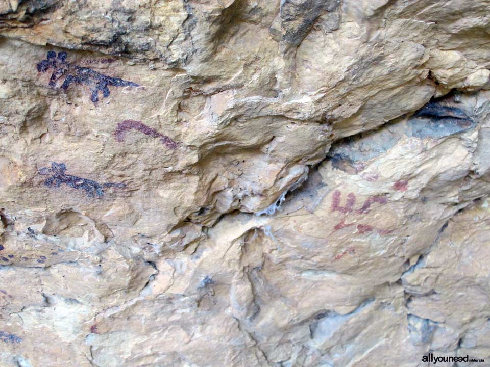 Los Abrigos del Pozo. Cueva de los Monigotes