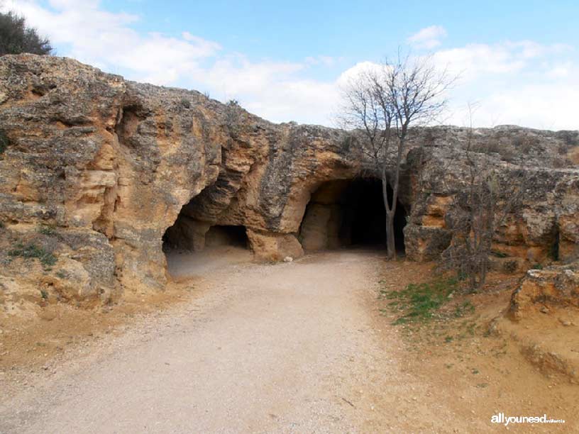 Fuentes del Marqués en Caravaca de la Cruz. Las cuevas