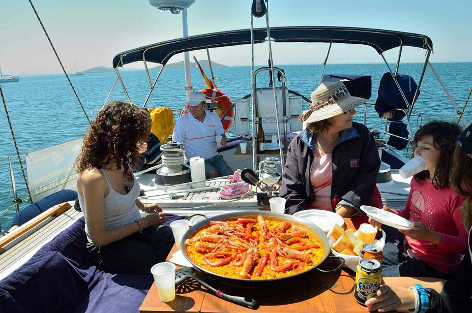 kalimacharter paella a bordo. Rutas en Barco