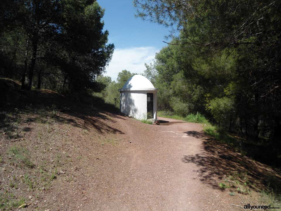 La senda de los enamorados en Lorca. Caseta y fuente