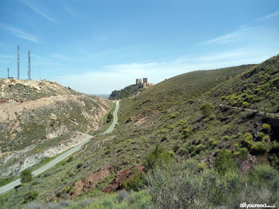 La senda de los enamorados en Lorca. Castillo y camino Cachas Negras