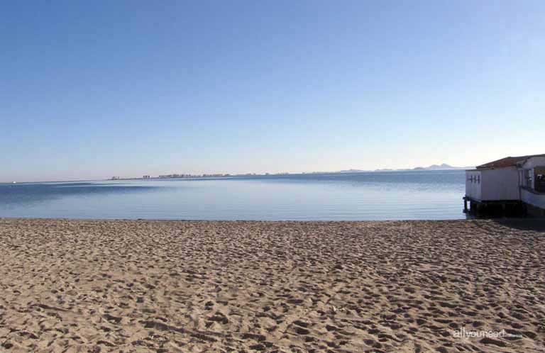 Mar Menor. Playa de lo Pagan, la Manga al fondo