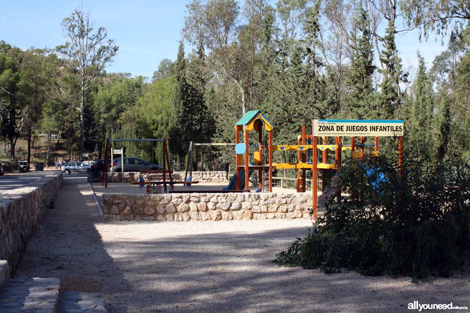 Centro de Visitantes el Valle en Murcia. Área recreativa la Balsa