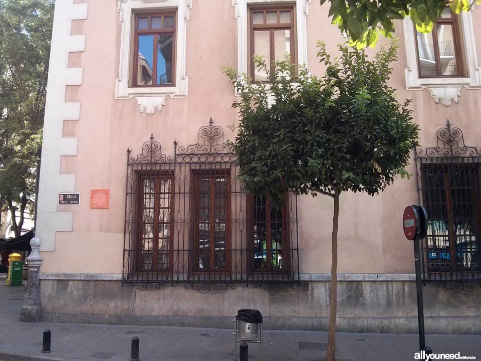 Calle Santo Cristo. Curiosidades de Murcia. Fachada principal de la Universidad de Murcia