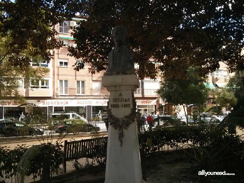 Garden of Floridablanca in Murcia. Jose Selgas, writer