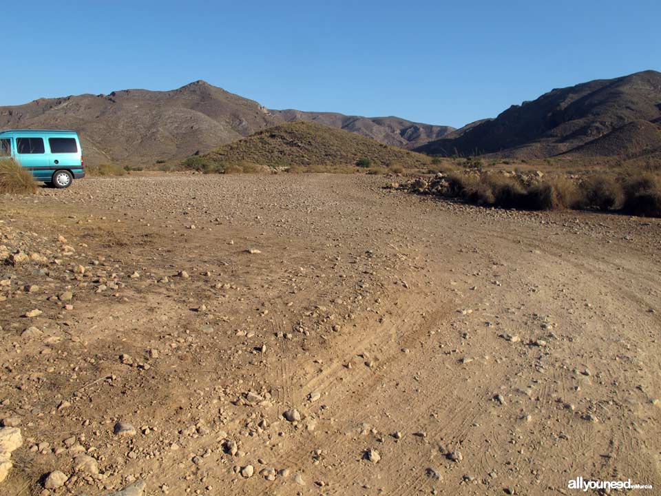 Route to the Coves of Bolete Grande, Boletes and Aguilar. Parking lot