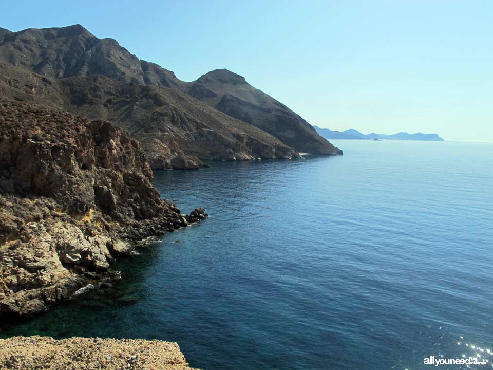 Route to the Coves of Bolete Grande, Boletes and Aguilar. Aguilar cove in the background