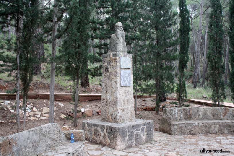 Sendero Ricardo Codorníu. SL-MU1. Busto en memoria Don Ricardo Codorniu