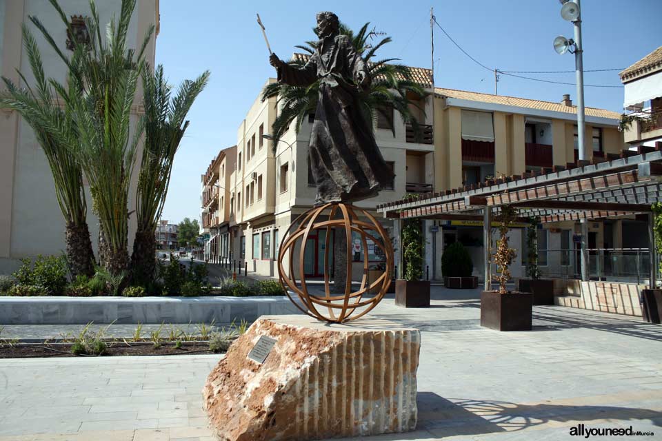 Escultura dedicada a San Francisco Javier