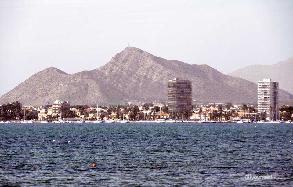 Santiago de la Ribera. El Cabezo Gordo al fondo