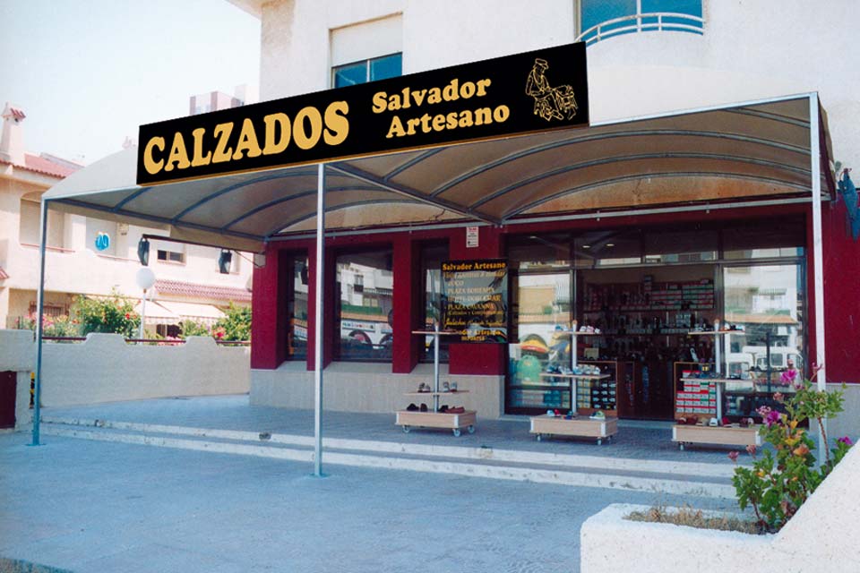 Salvador Artesano "Zapatos para todos". Tienda en La Manga del Mar Menor