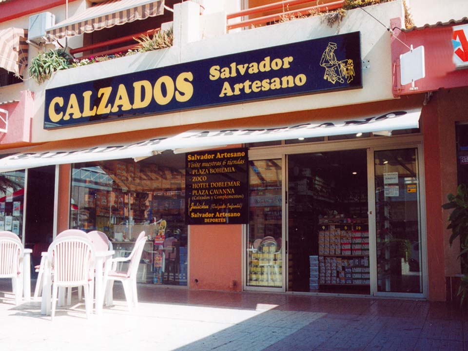 Salvador Artesano "Zapatos para todos". Tienda en La Manga del Mar Menor