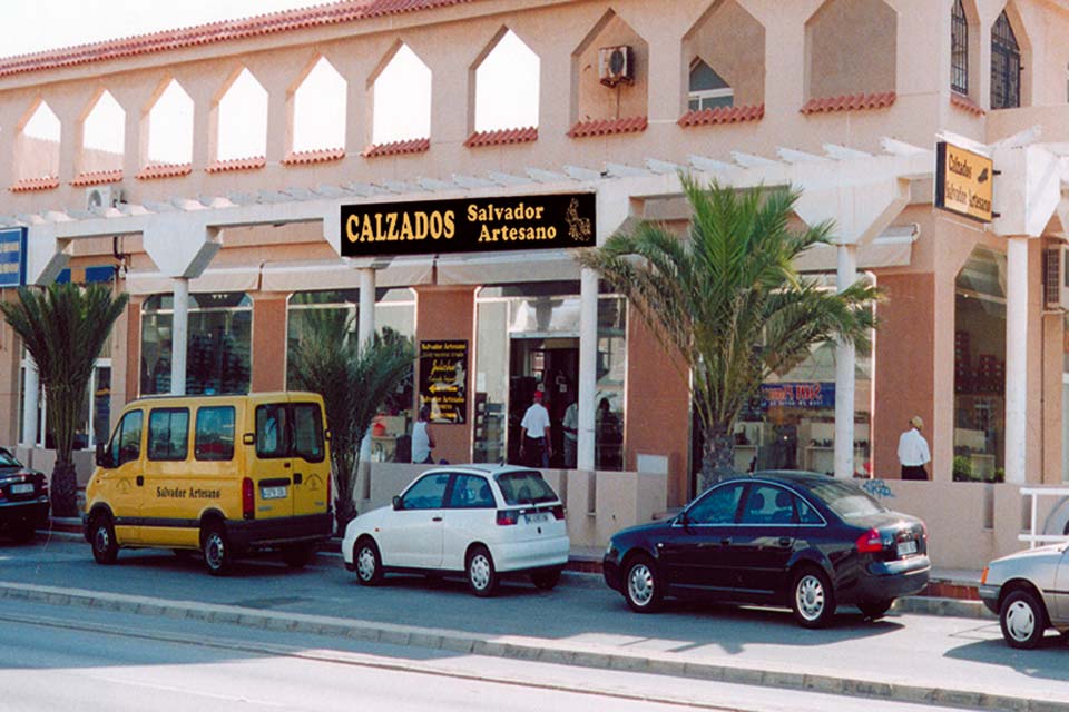 Salvador Artesano "Zapatos para todos". Tienda en La Manga del Mar Menor