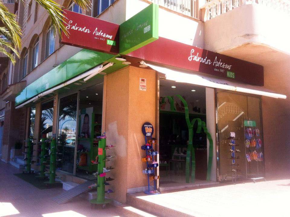 Salvador Artesano "Zapatos para todos". Tienda en La Manga del Mar Menor