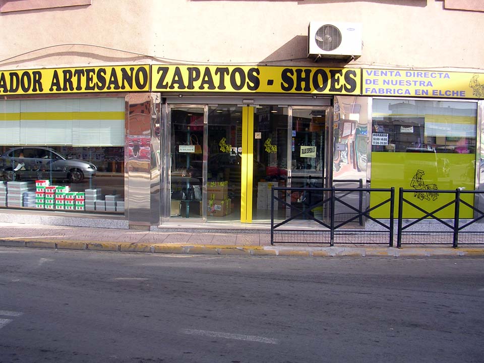 Salvador Artesano "Zapatos para todos". Tienda en Mazarrón