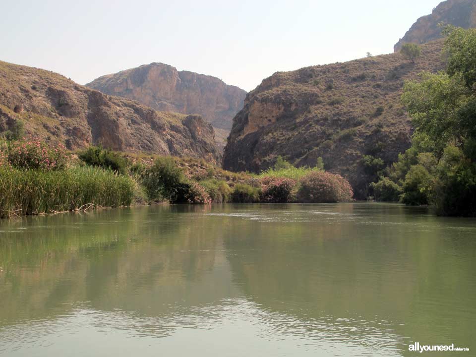 Descent of Almadenes Canyon