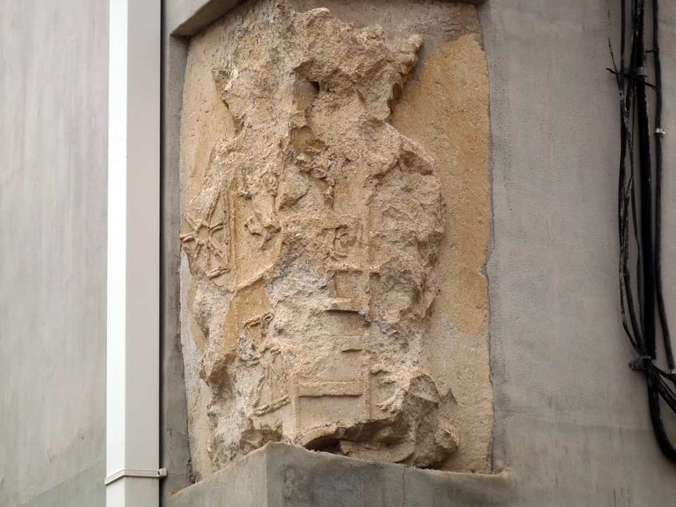 Commandancy Building. Coat of arms