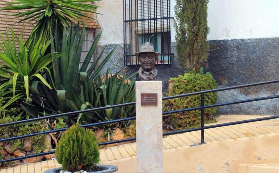 Bust of  Tío Juan Rita