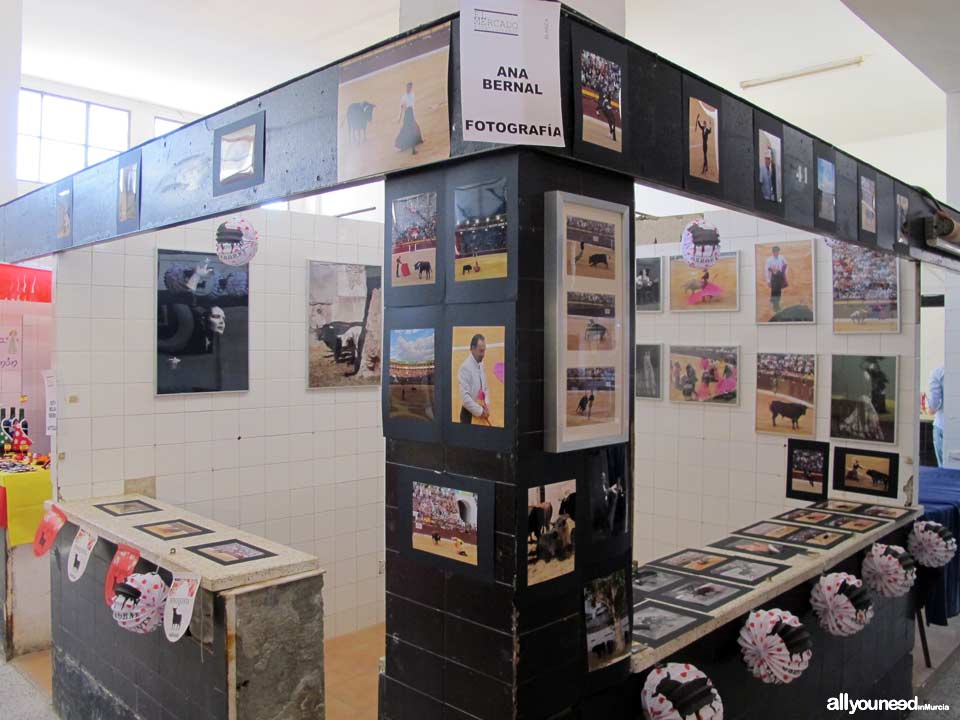 Bullfighting Art Market in Blanca. Pictures