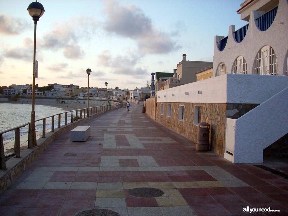 Paseo hacia el Faro de Cabo de Palos