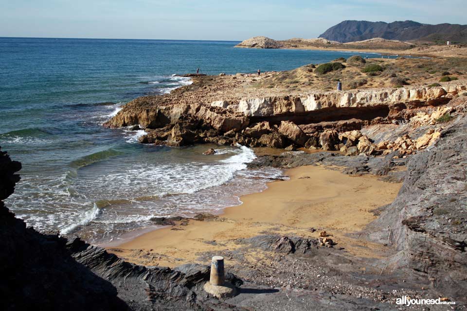Cala entre las calas Déntoles y  Magre. Playas de Calblanque. Murcia