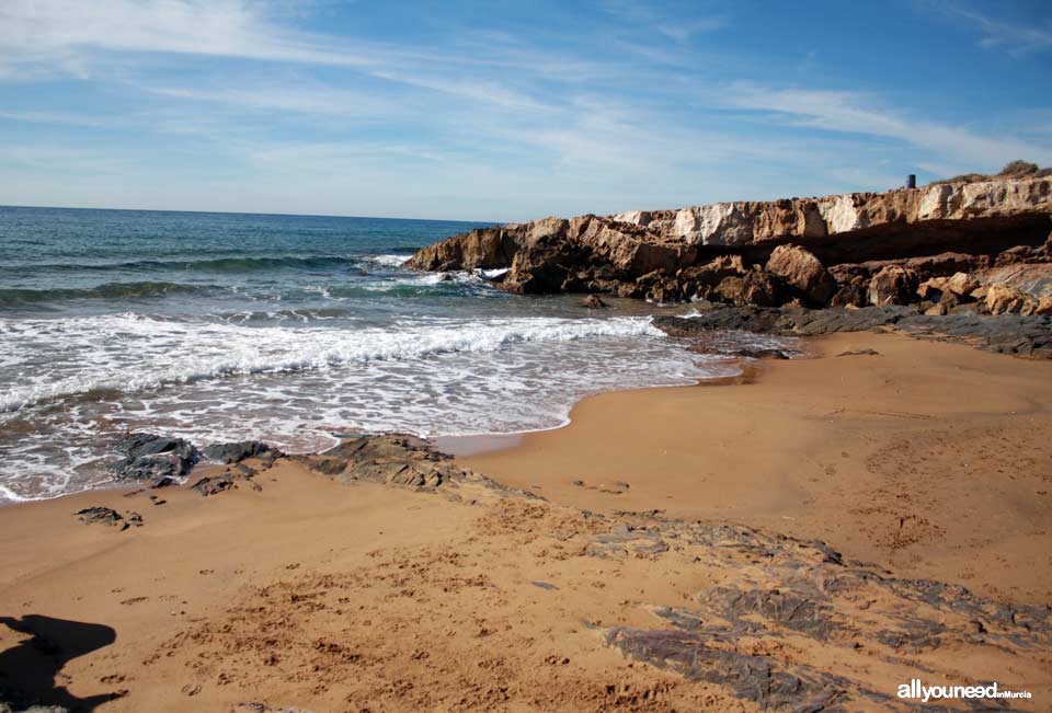 Cala entre las calas Déntoles y  Magre. Playas de Calblanque. Murcia