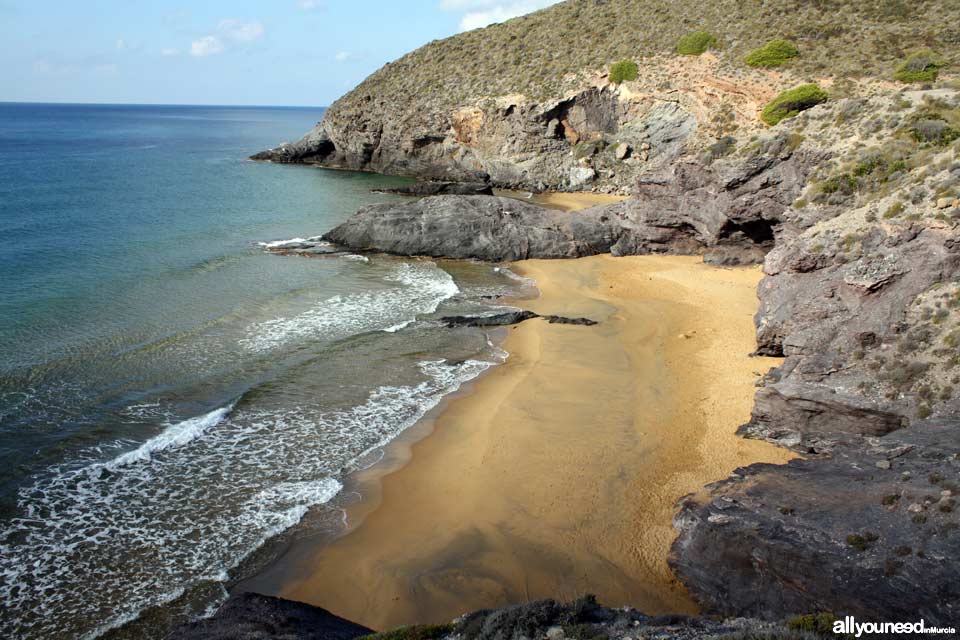 Playa Parreño. Playas de Calblanque. Baños nudistas solitarios