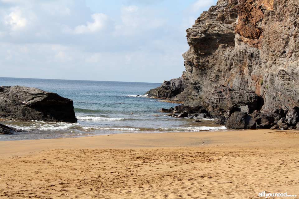 Playa Parreño. Playas de Calblanque. Baños nudistas solitarios