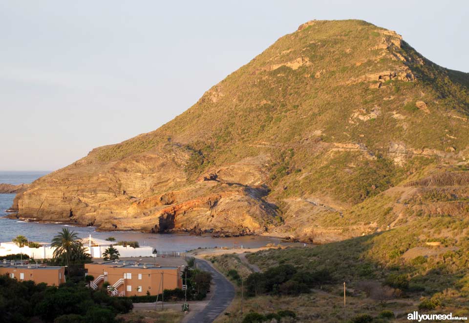 2- Mountain trail around Cala Reona