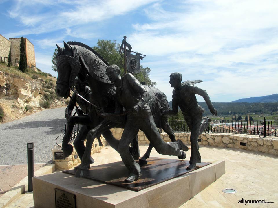 Estatua Caballos del Vino.Castillo de Caracava. Castillos de España