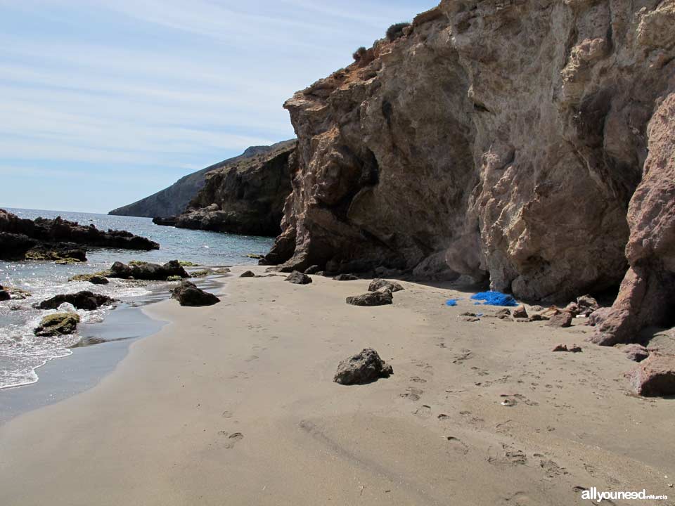 Cove located beetwen Salitrona and Pozo de la Avispa coves