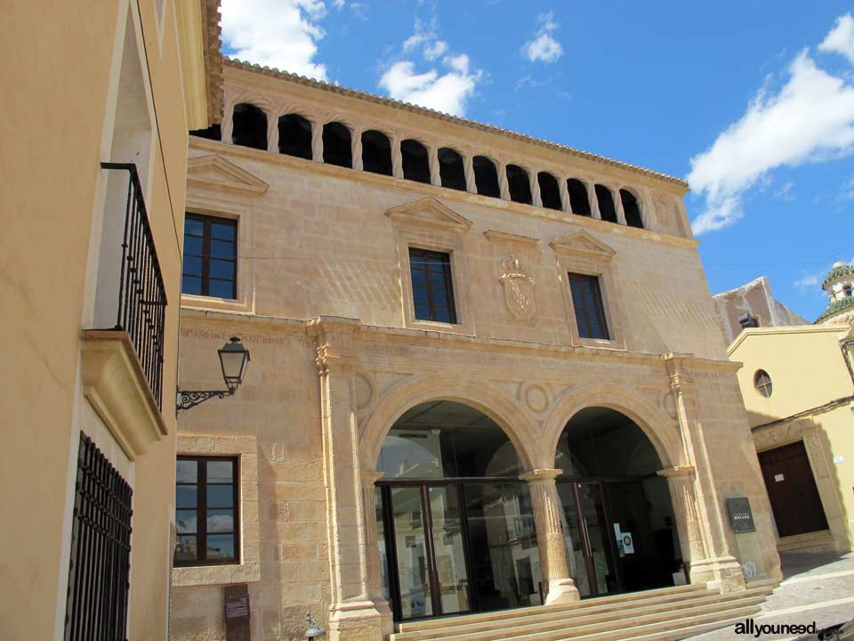 Palacio Del Concejo y Museo Arqueológico