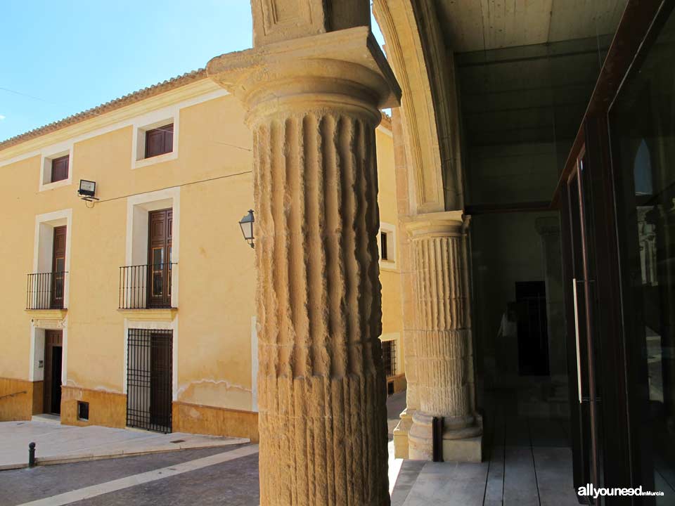 Palacio Del Concejo y Museo Arqueológico