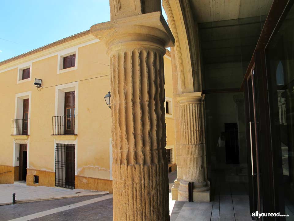 Palacio del Concejo y Museo Arqueológico