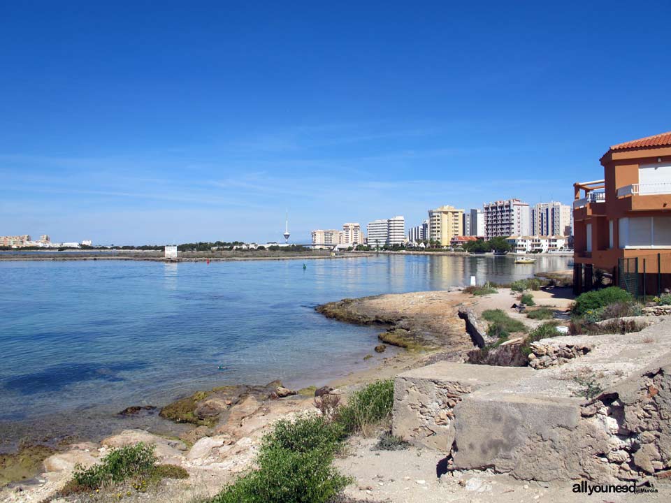 Faro del Estacio en la Manga del Mar Menor. Murcia