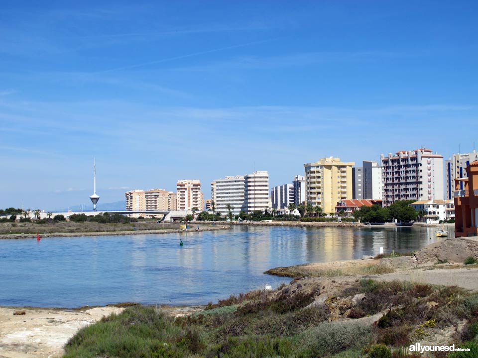 Faro del Estacio en la Manga del Mar Menor. Murcia