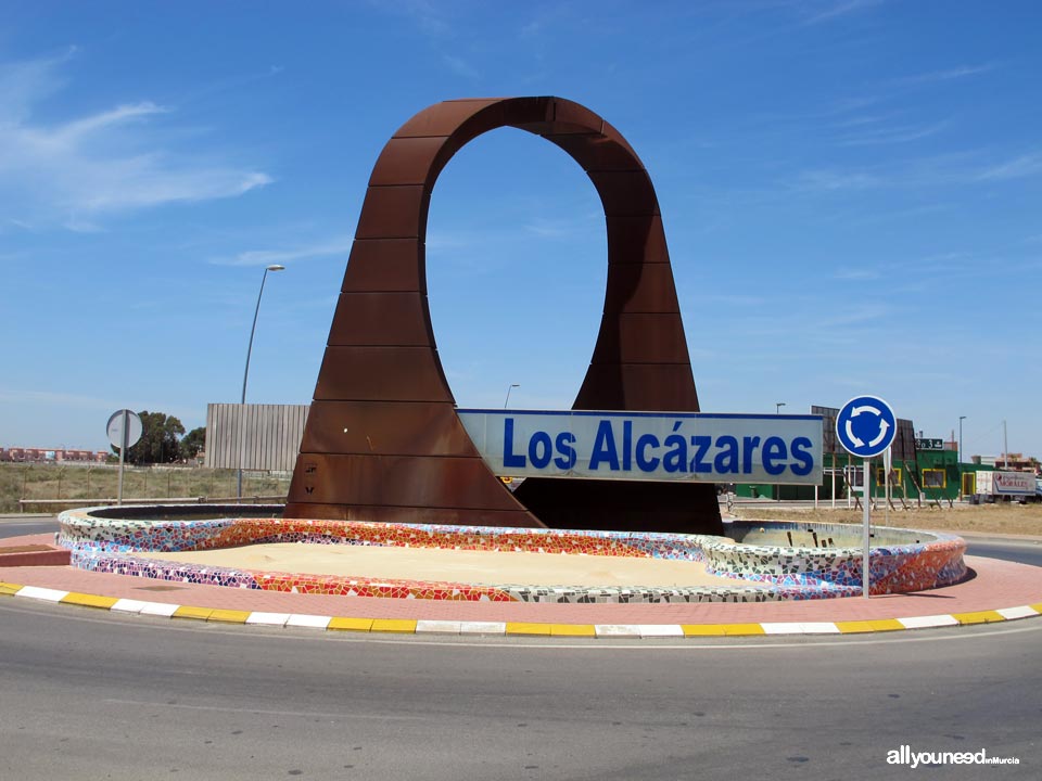 Rotonda de entrada a Los Alcázares