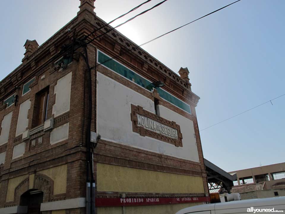 Antigua estación de Tren. Cruz Roja