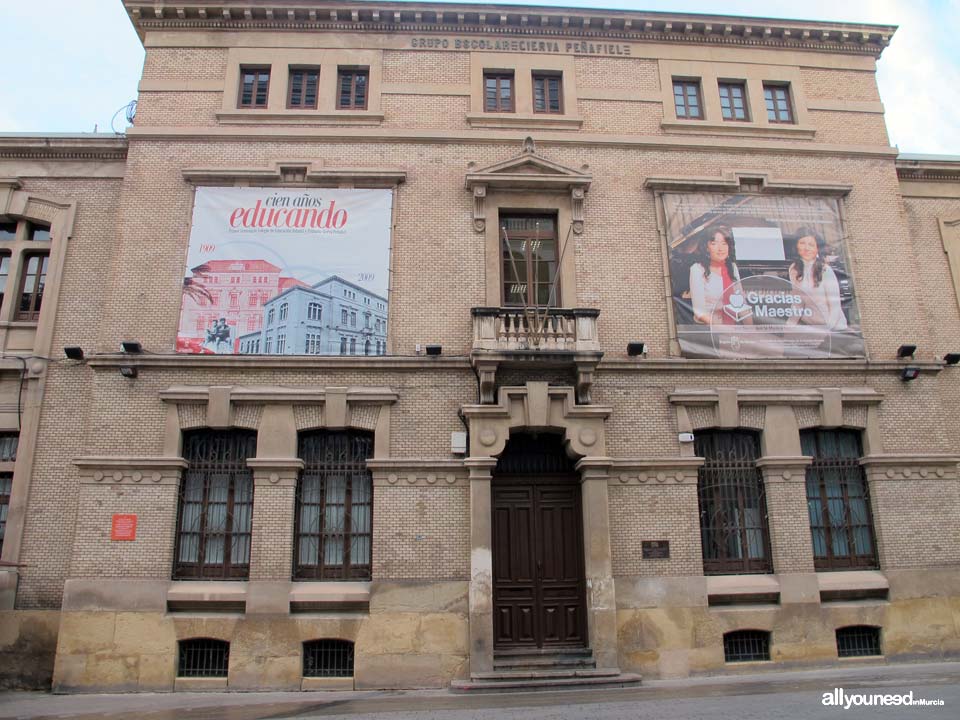 Edificio Grupo Escolar Cierva Peñafiel