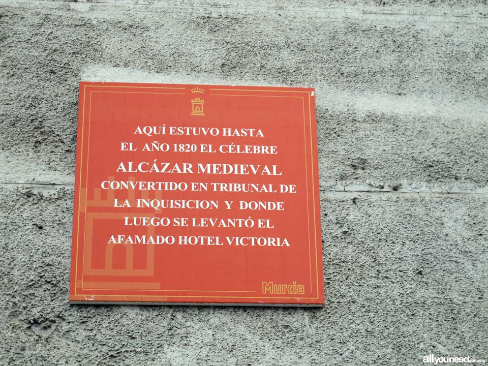 Hotel Victoria. Curiosidades de Murcia. Placas con notas de hechos históricos