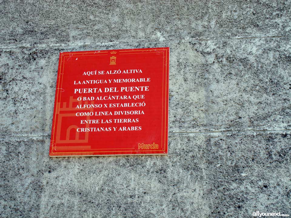 Hotel Victoria. Cool stuff in Murcia. Metal Plates Describing Historical Events