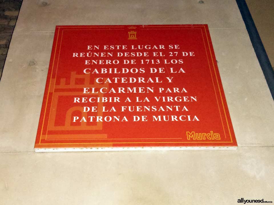 Iglesia del Carmen. Curiosidades de Murcia. Placas con notas de hechos históricos