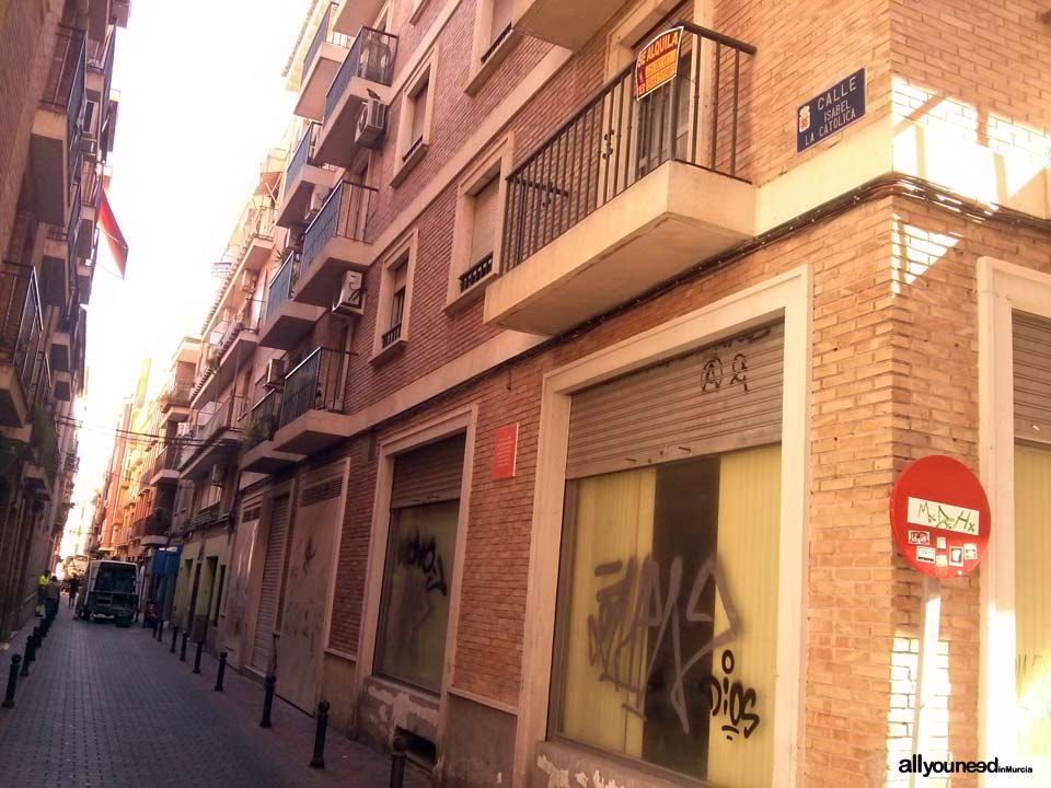 Calle Santa Isabel. Curiosidades de Murcia. Placas con notas de hechos históricos