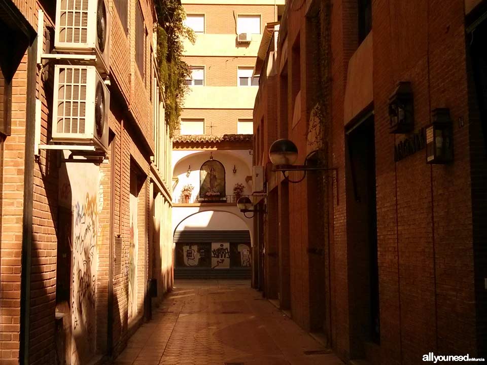 Calle de la Aurora. Curiosidades de Murcia. Placas con notas de hechos históricos