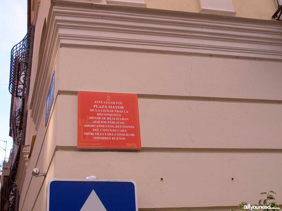 Plaza de Santa Catalina. Curiosidades de Murcia. Placas con notas de hechos históricos