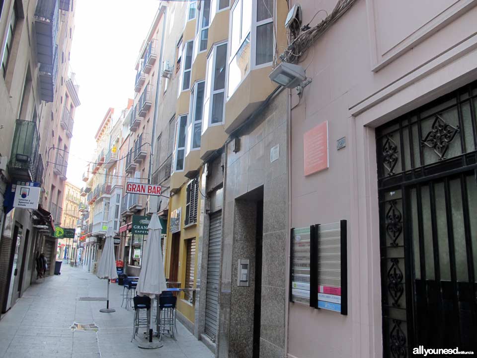 Calle Arzobispo Simón López. Cool stuff in Murcia. Metal Plates Describing Historical Events